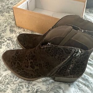 Very G Brown Leopard Ankle Booties